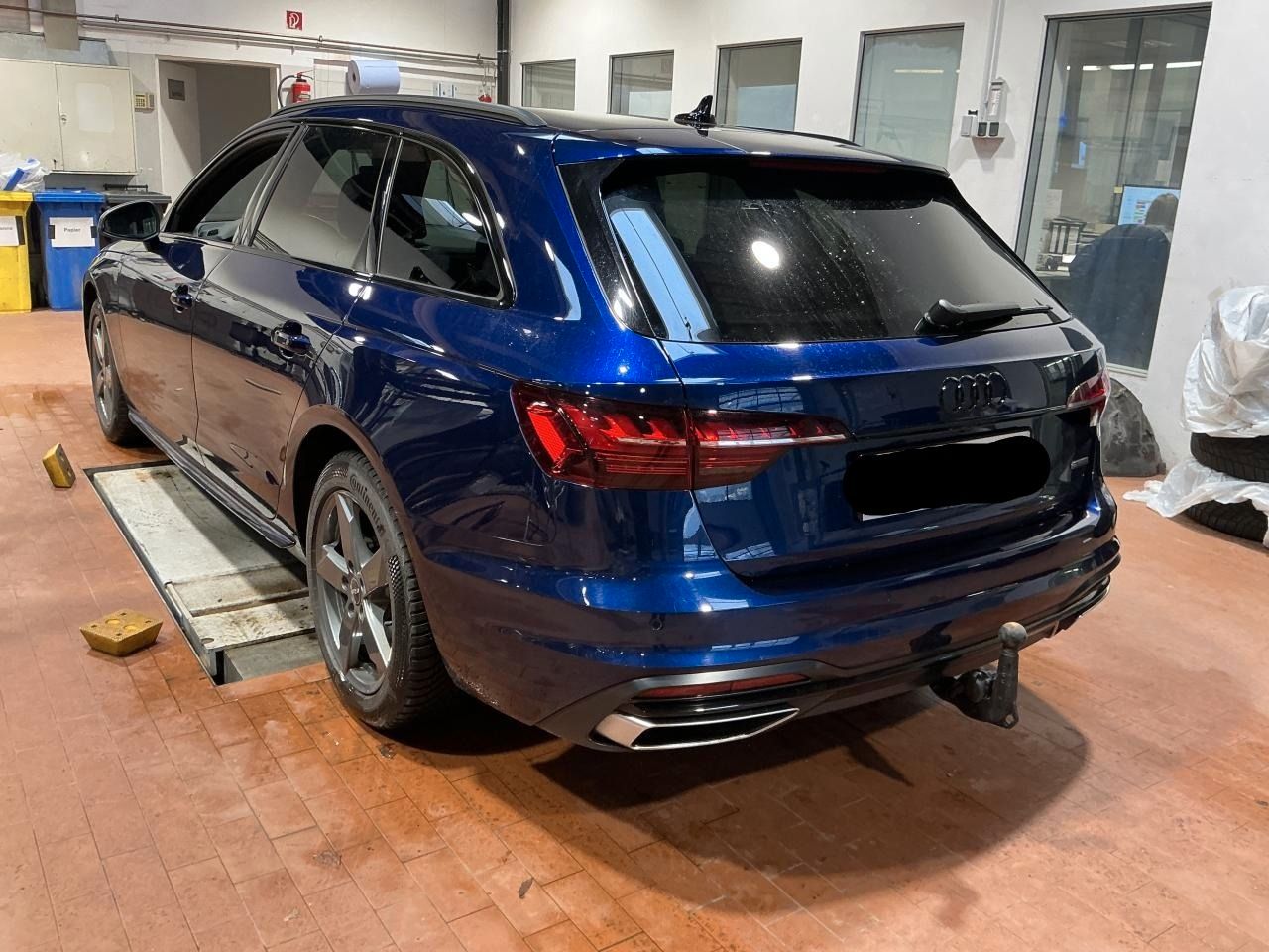 Fahrzeugabbildung Audi A4 Avant 40 TDI quattro S tronic Advanced Matrix