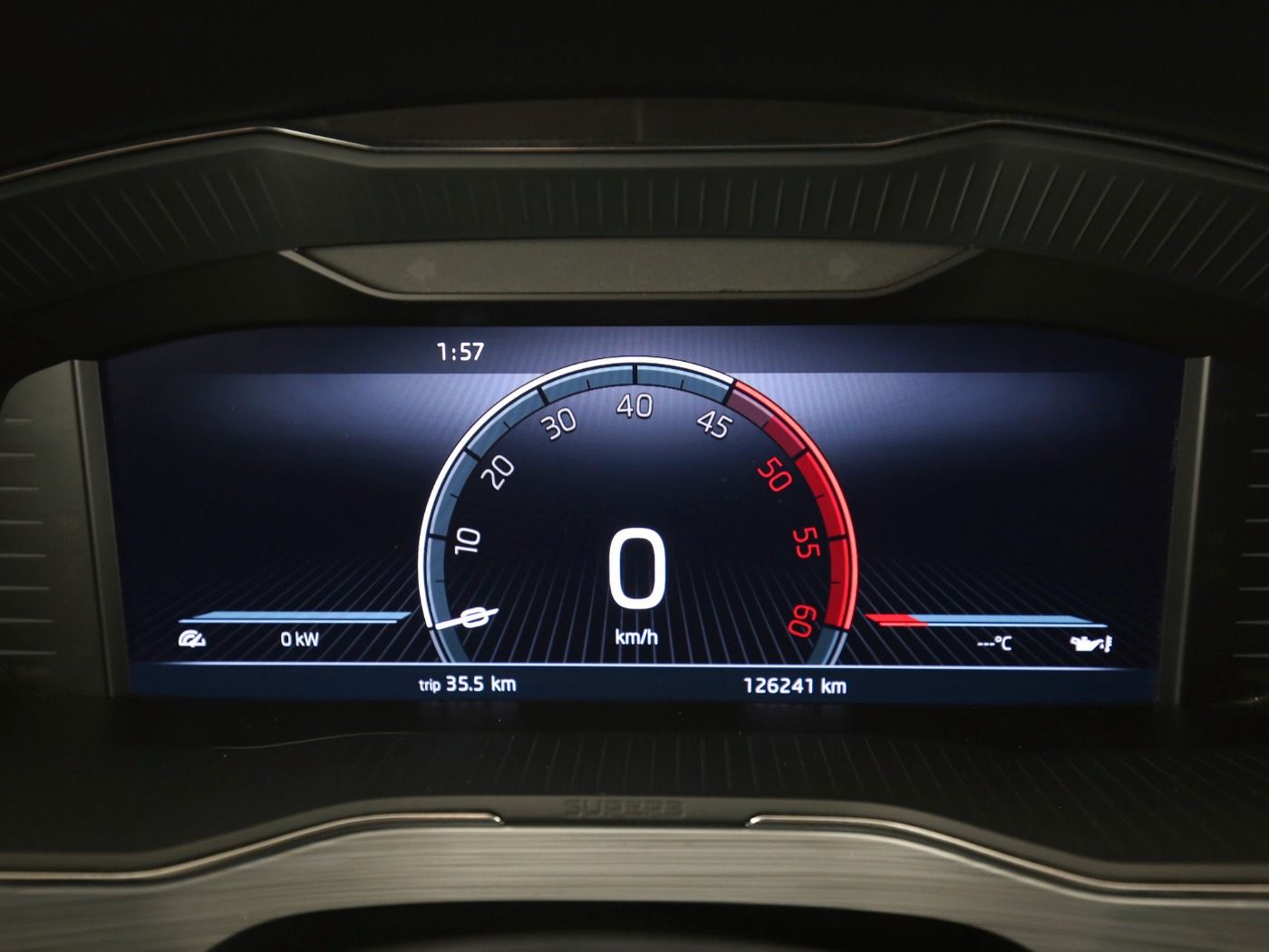 Fahrzeugabbildung SKODA Superb Combi 2.0 TDI Ambition AHK|4xSHZG|ACC|LED