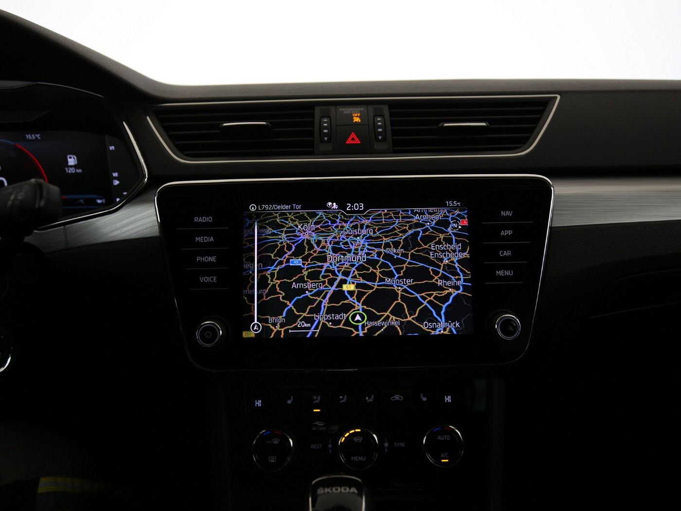 Fahrzeugabbildung SKODA Superb Combi 2.0 TDI Ambition AHK|4xSHZG|ACC|LED