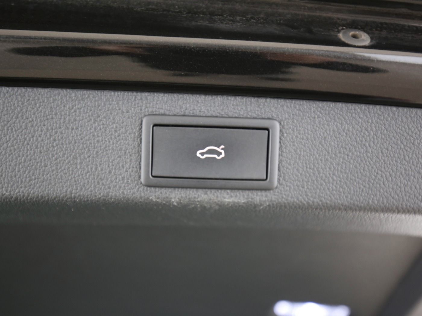 Fahrzeugabbildung SKODA Superb Combi 2.0 TDI Ambition AHK|4xSHZG|ACC|LED