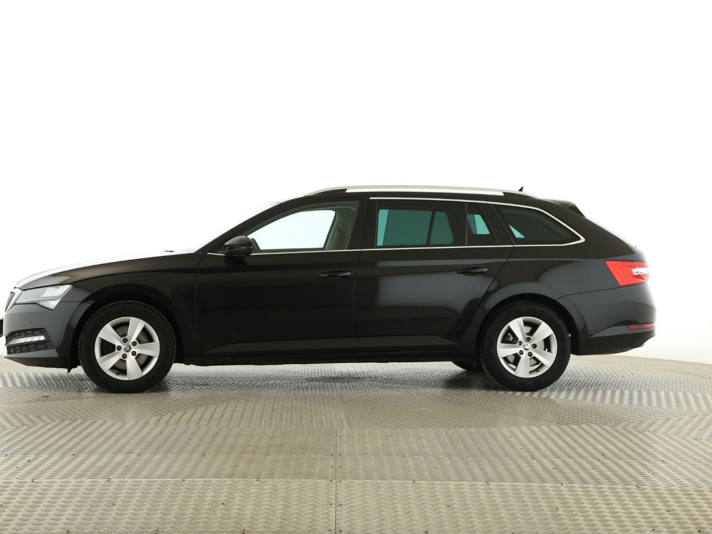 Fahrzeugabbildung SKODA Superb Combi 2.0 TDI Ambition AHK|4xSHZG|ACC|LED