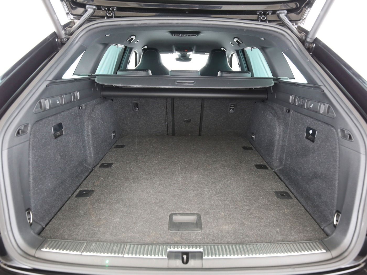 Fahrzeug autohaus mense Fahrzeugabbildung SKODA Superb Combi 2.0 TDI Sportline AHK|4xSHZG|ACC|LM