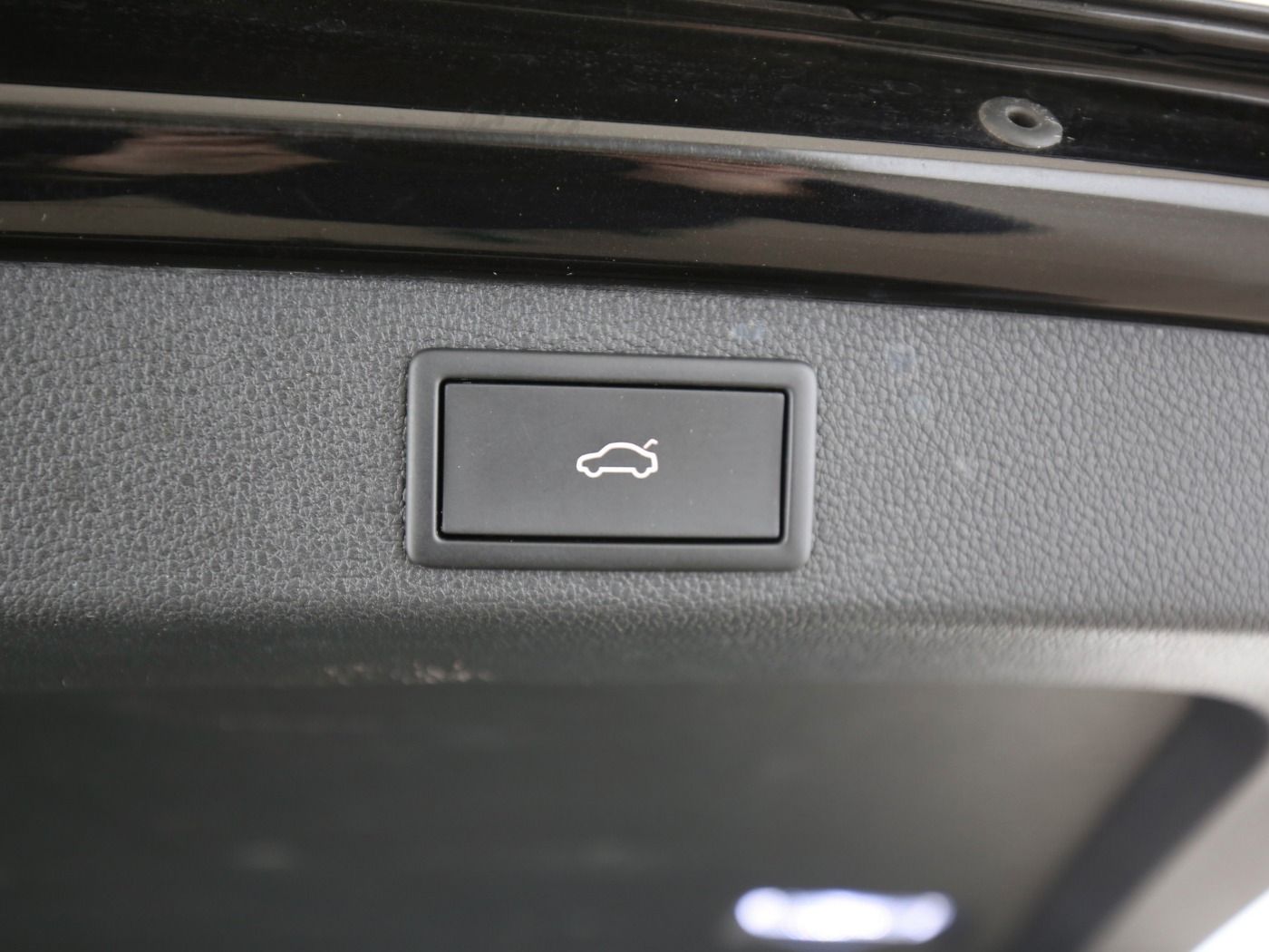 Fahrzeug autohaus mense Fahrzeugabbildung SKODA Superb Combi 2.0 TDI Sportline AHK|4xSHZG|ACC|LM