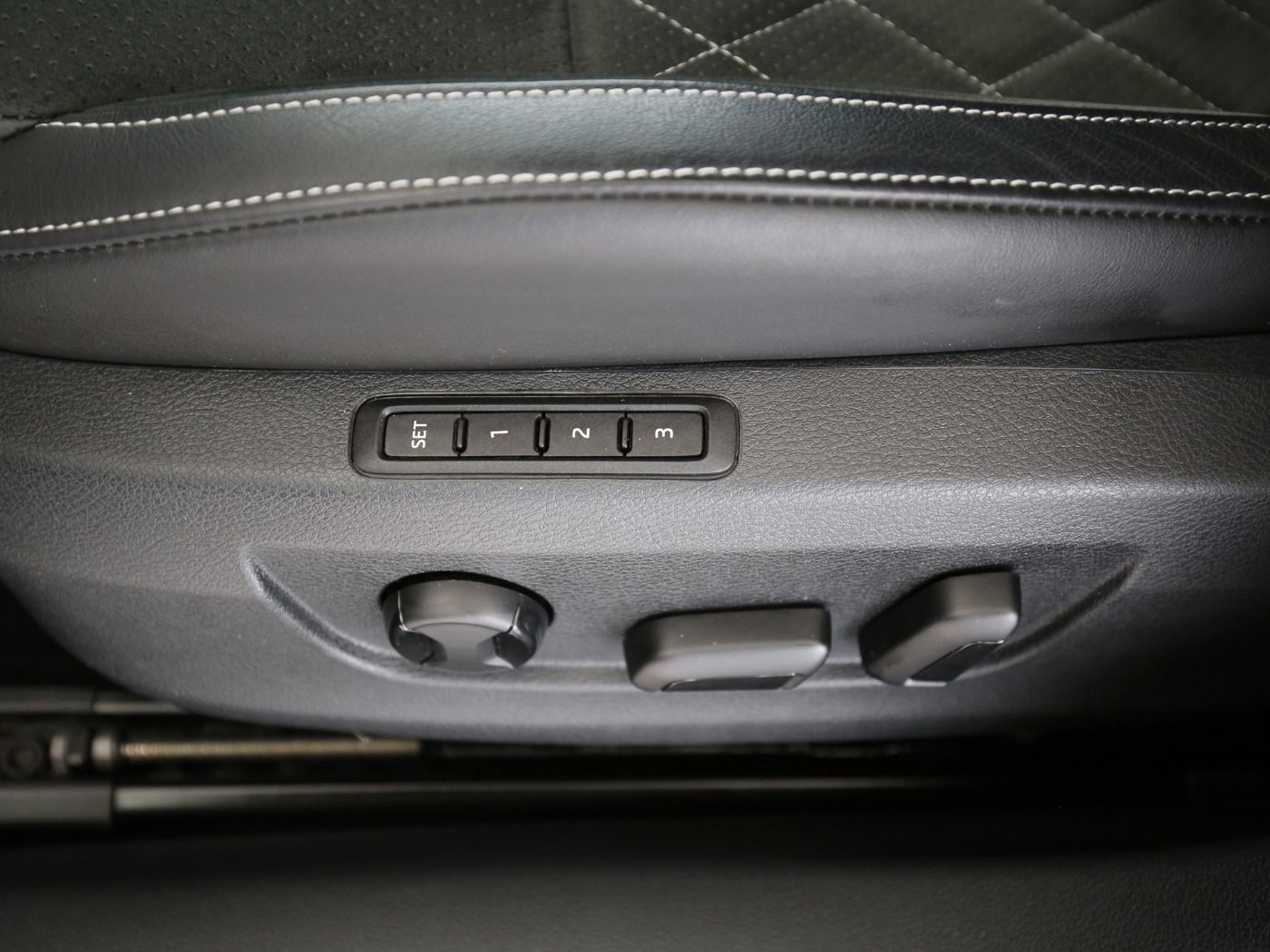 Fahrzeug autohaus mense Fahrzeugabbildung SKODA Superb Combi 2.0 TDI Sportline AHK|4xSHZG|ACC|LM