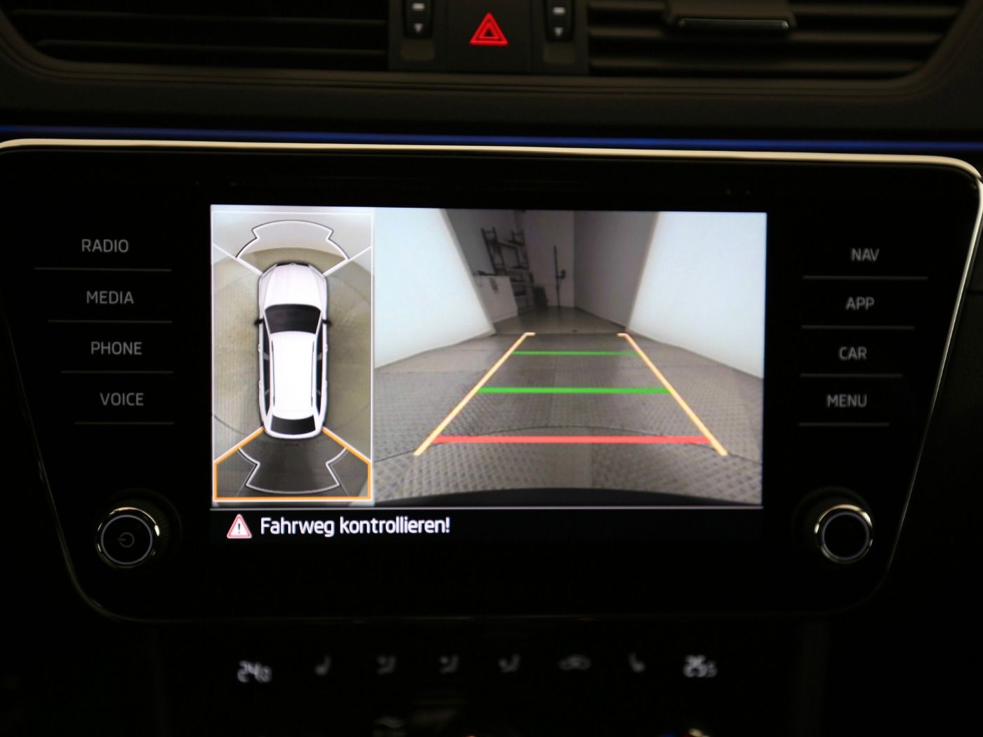 Fahrzeug autohaus mense Fahrzeugabbildung SKODA Superb Combi 2.0 TDI Sportline AHK|4xSHZG|ACC|LM