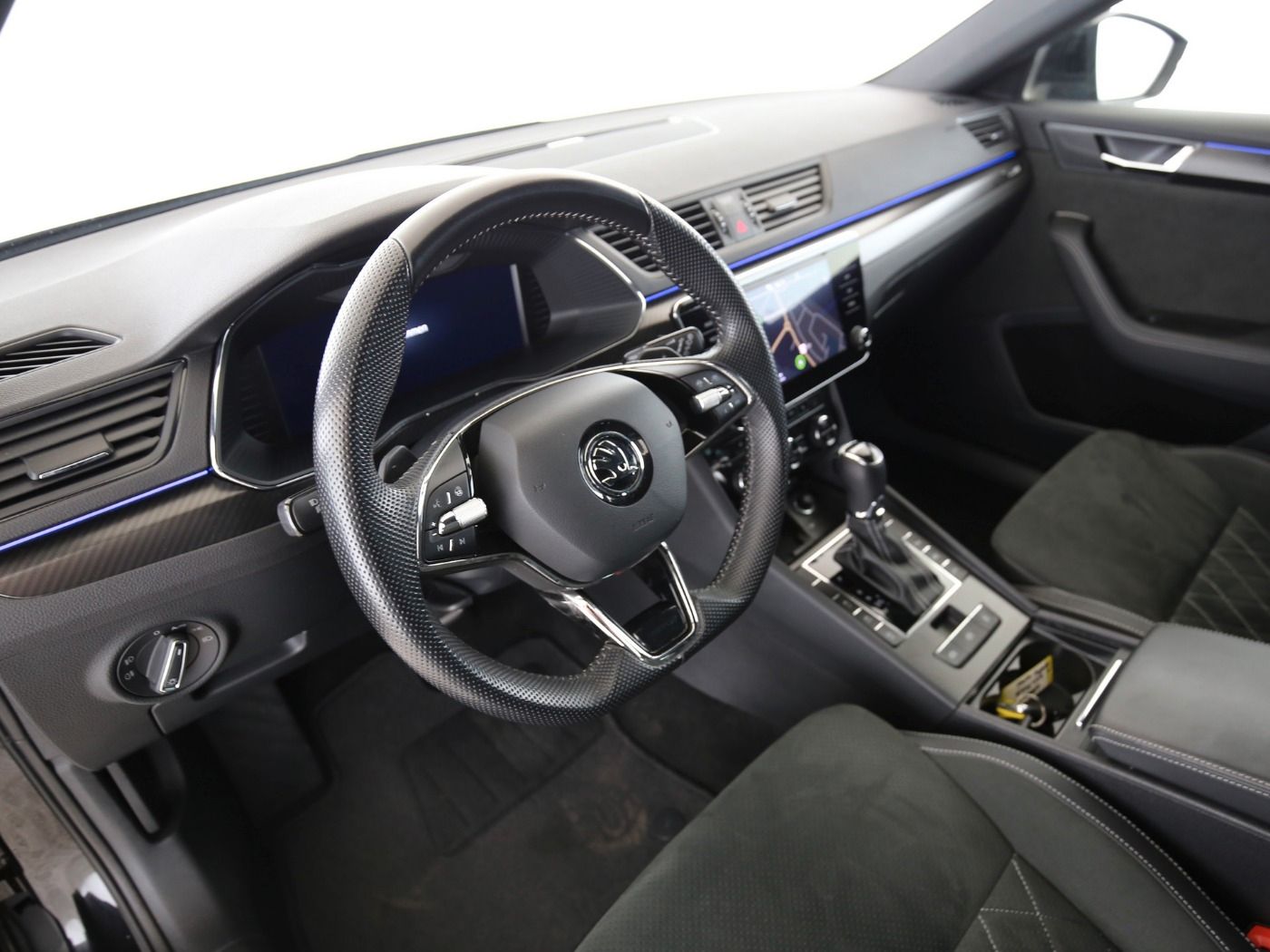 Fahrzeug autohaus mense Fahrzeugabbildung SKODA Superb Combi 2.0 TDI Sportline AHK|4xSHZG|ACC|LM