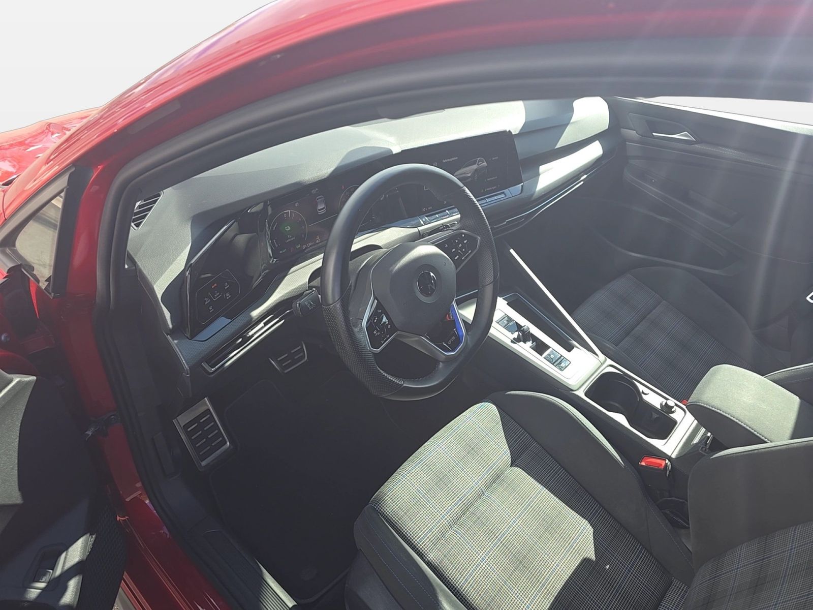 Fahrzeug autohaus mense Fahrzeugabbildung Volkswagen Golf VIII GTE 1.4 eTSI Hybrid DSG CarPlay LED LM - mit KI generiert/bearbeitet