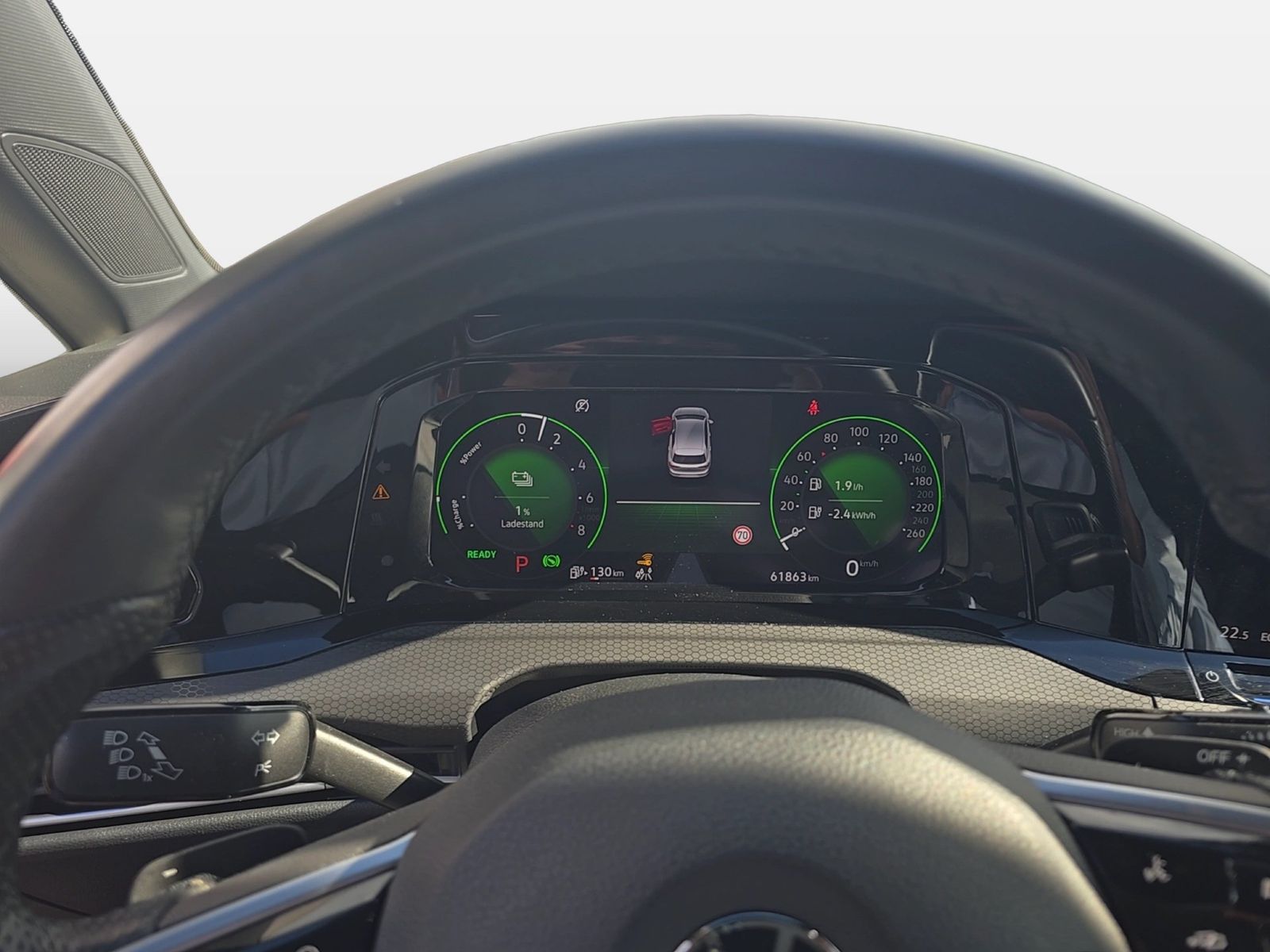 Fahrzeug autohaus mense Fahrzeugabbildung Volkswagen Golf VIII GTE 1.4 eTSI Hybrid DSG CarPlay LED LM - mit KI generiert/bearbeitet