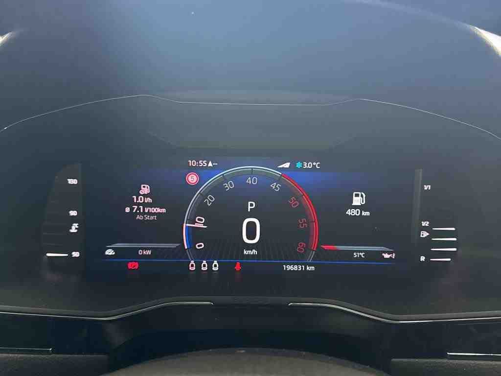 Fahrzeugabbildung SKODA Superb Combi 2.0 TDI L&K Pano|SD|Standhzg|ACC