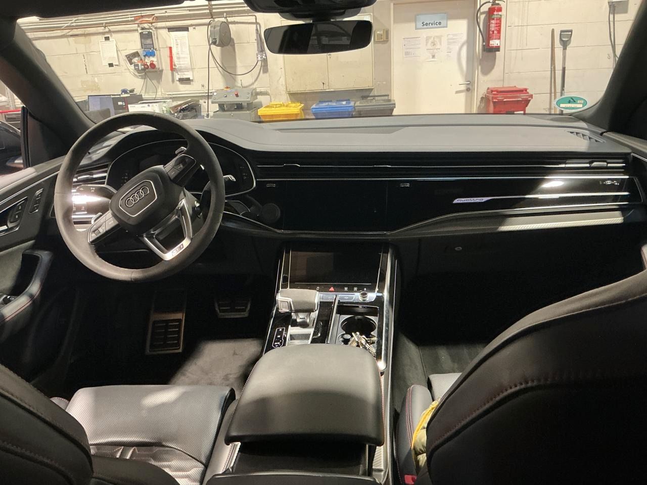 Fahrzeug autohaus mense Fahrzeugabbildung Audi RS Q8 quattro tiptronic Matrix|AHK|HUD|Keramik