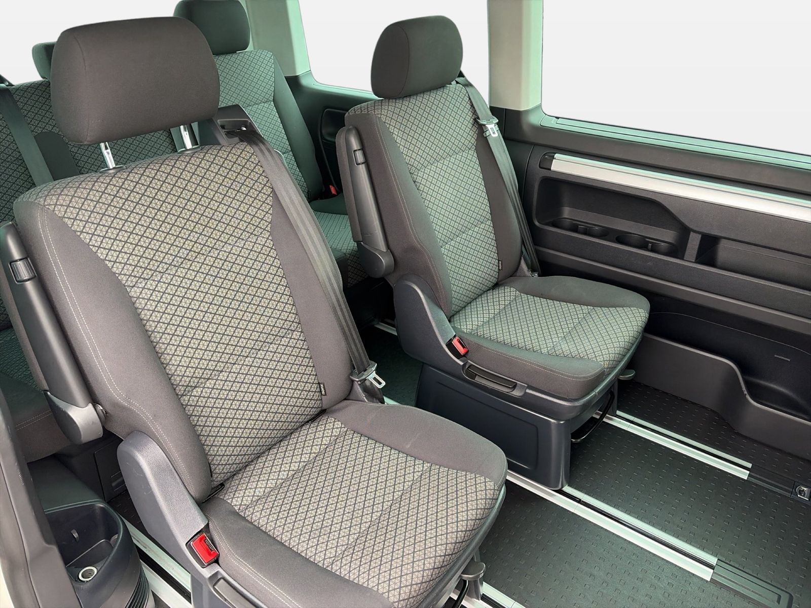 Fahrzeug autohaus mense Fahrzeugabbildung Volkswagen T6.1 Multivan 2.0 TDI FWD Family PDC