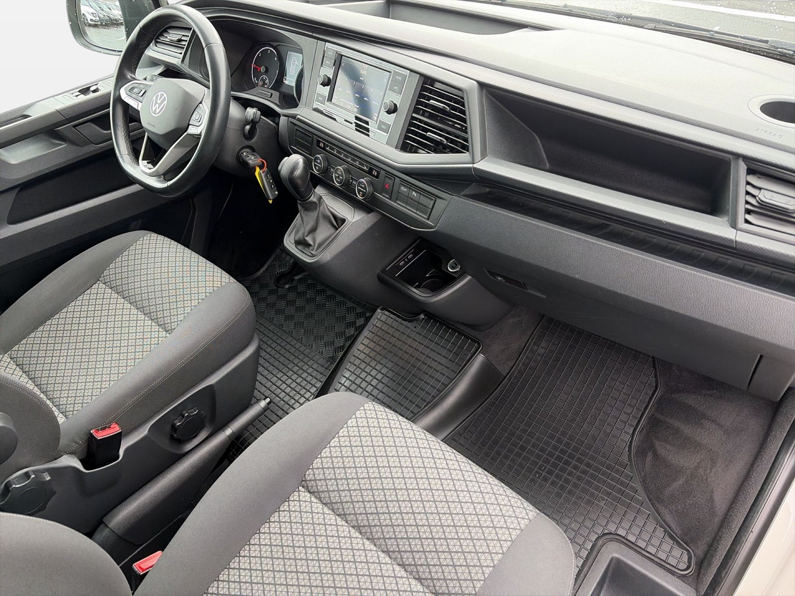 Fahrzeug autohaus mense Fahrzeugabbildung Volkswagen T6.1 Multivan 2.0 TDI FWD Family PDC