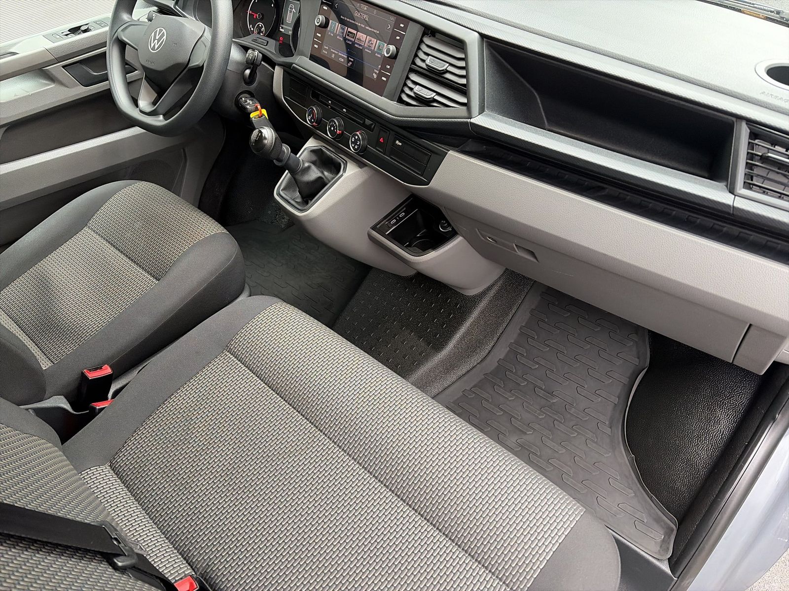 Fahrzeugabbildung Volkswagen T6.1 Transporter 2.0 TDI Kasten FWD CarPlay