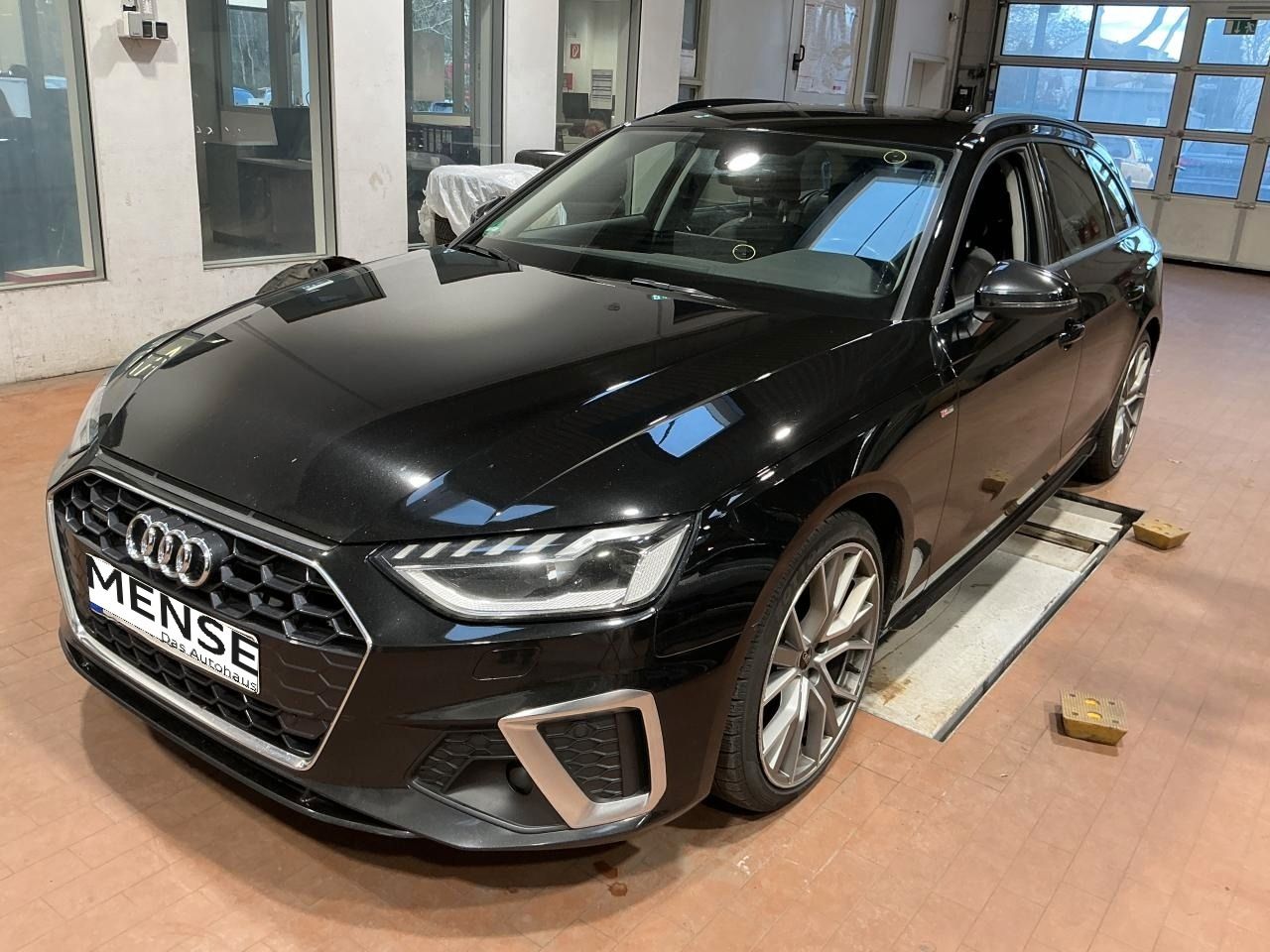 Fahrzeugabbildung Audi A4 Avant 40 TDI quattro S tronic S-Line Matrix