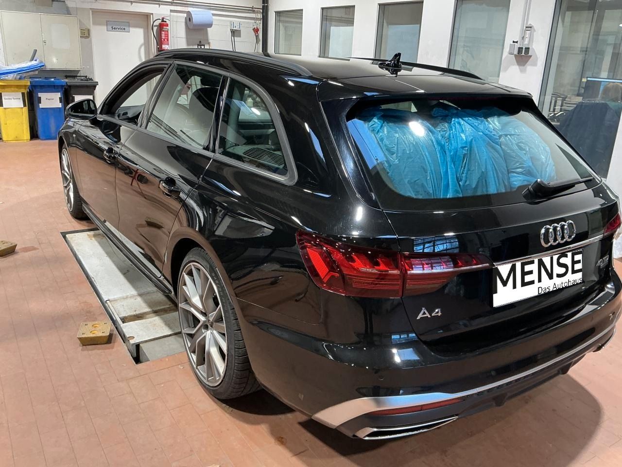 Fahrzeugabbildung Audi A4 Avant 40 TDI quattro S tronic S-Line Matrix