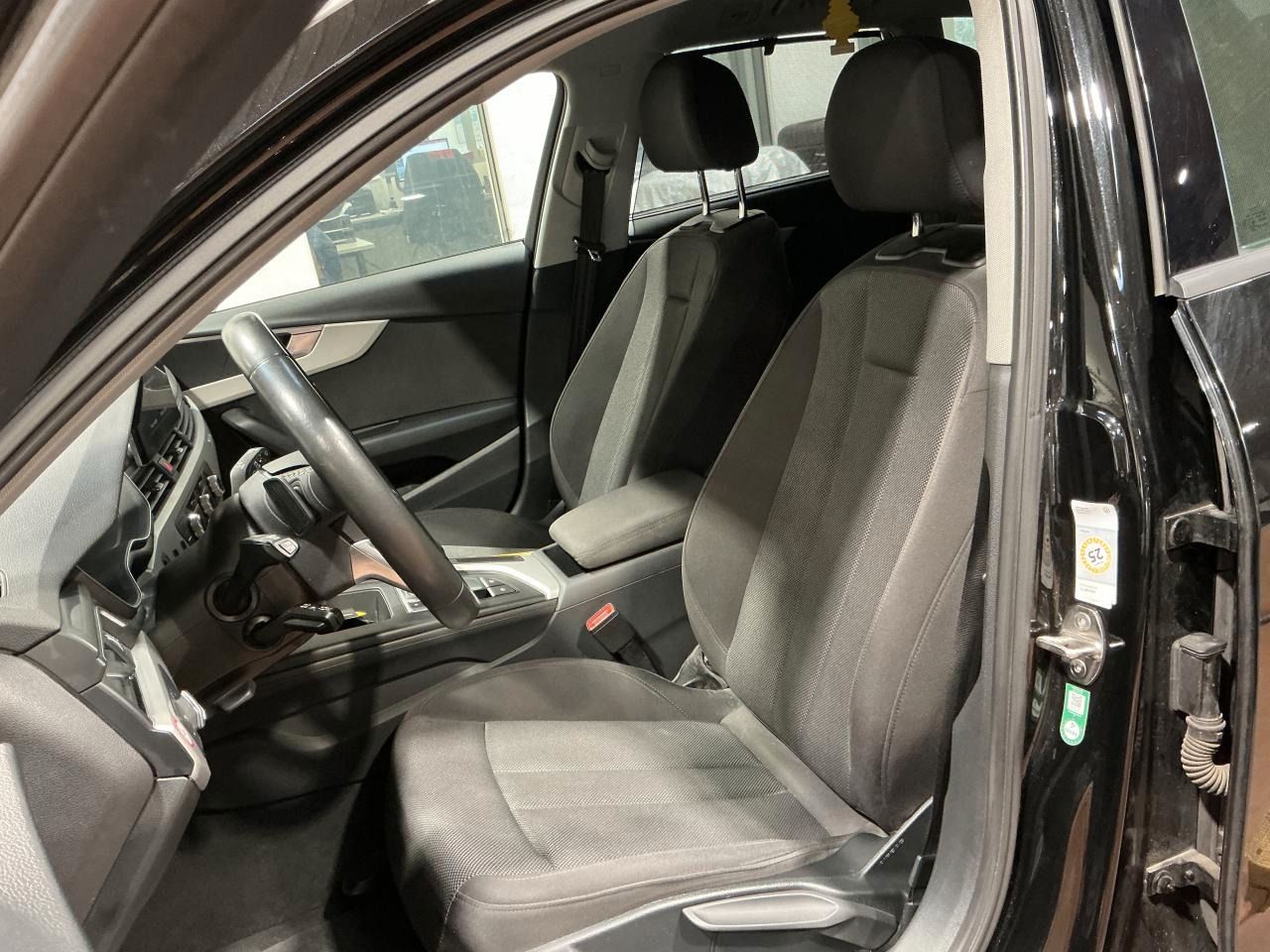 Fahrzeugabbildung Audi A4 Avant 40 TDI quattro S tronic S-Line Matrix