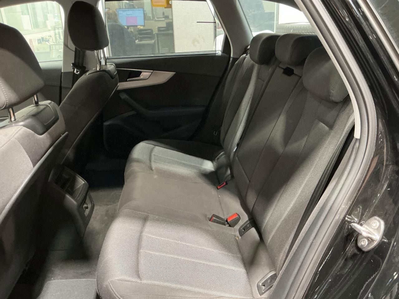 Fahrzeugabbildung Audi A4 Avant 40 TDI quattro S tronic S-Line Matrix