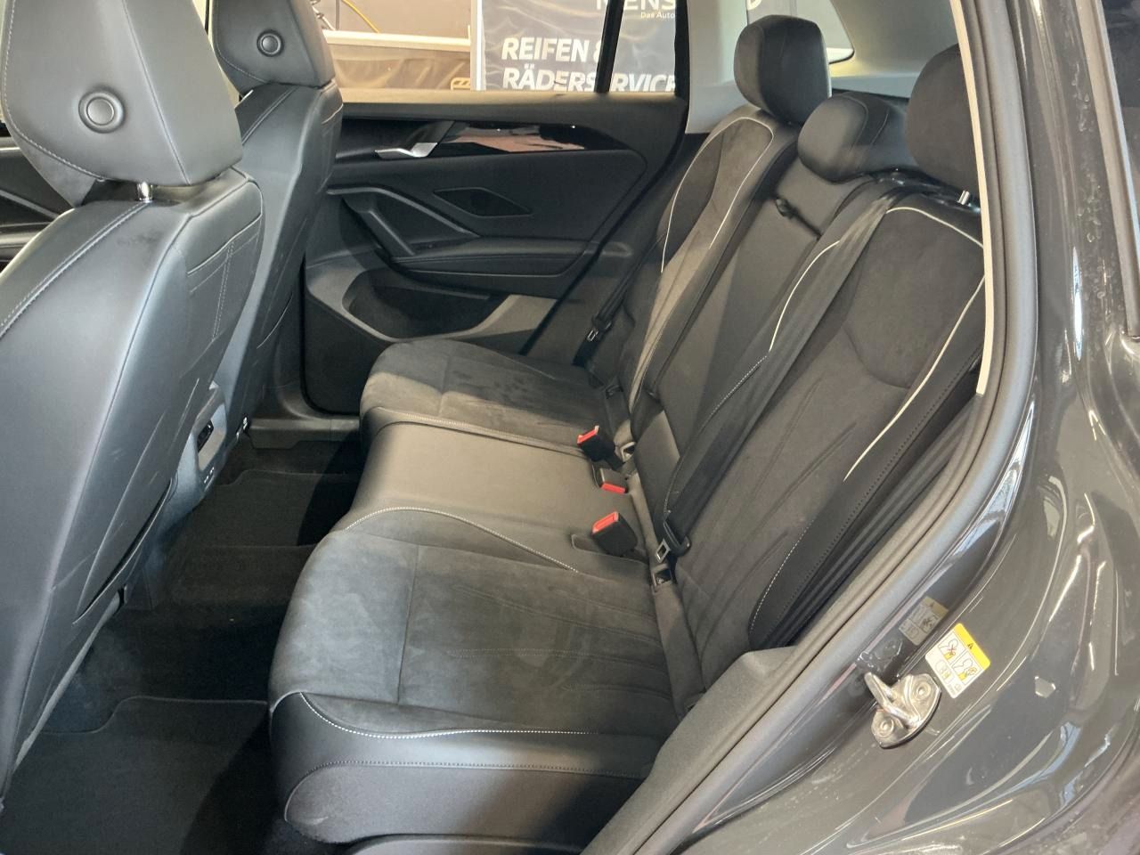 Fahrzeug autohaus mense Fahrzeugabbildung Volkswagen Tiguan 2.0 TDI 4Motion Elegance CarPlay|AHK|ACC