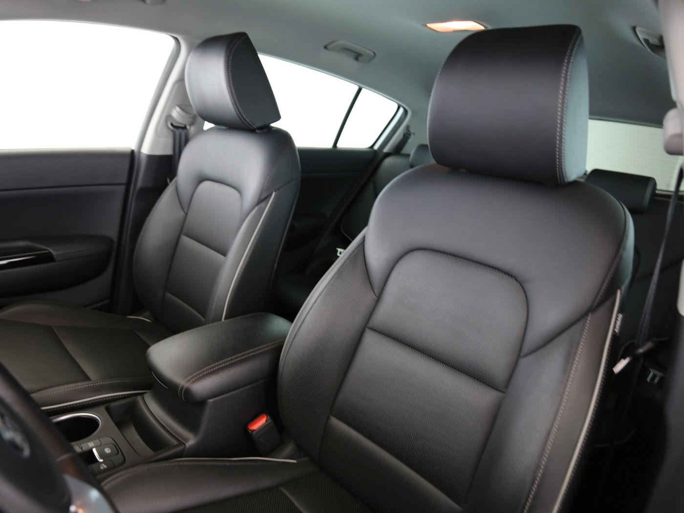 Fahrzeugabbildung Kia Sportage 1.6 T-GDI Automatik Black 4xSHZG|Navi