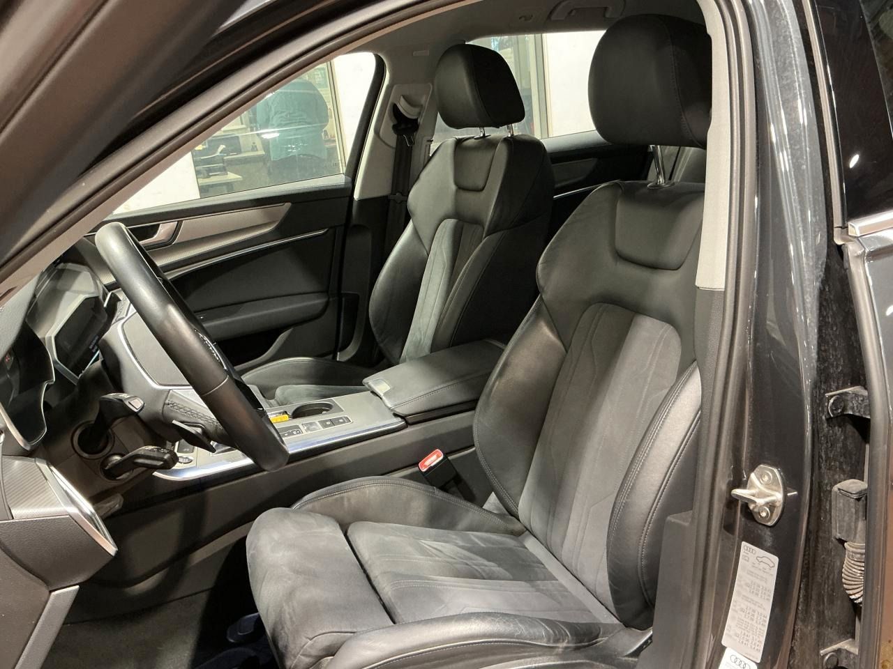 Fahrzeugabbildung Audi A6 Avant 50 TFSI e quattro S tronic design AHK