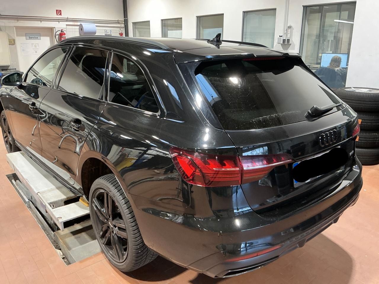 Fahrzeugabbildung Audi A4 Avant 40 TDI quattro S tronic S line Matrix