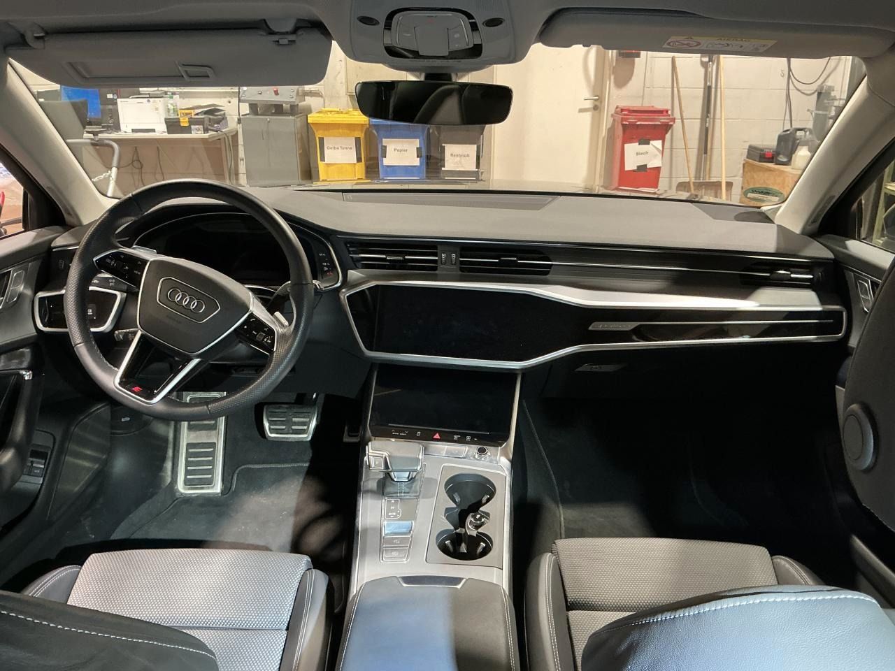 Fahrzeugabbildung Audi A6 Avant 55 TFSI e quattro S tronic S line AHK