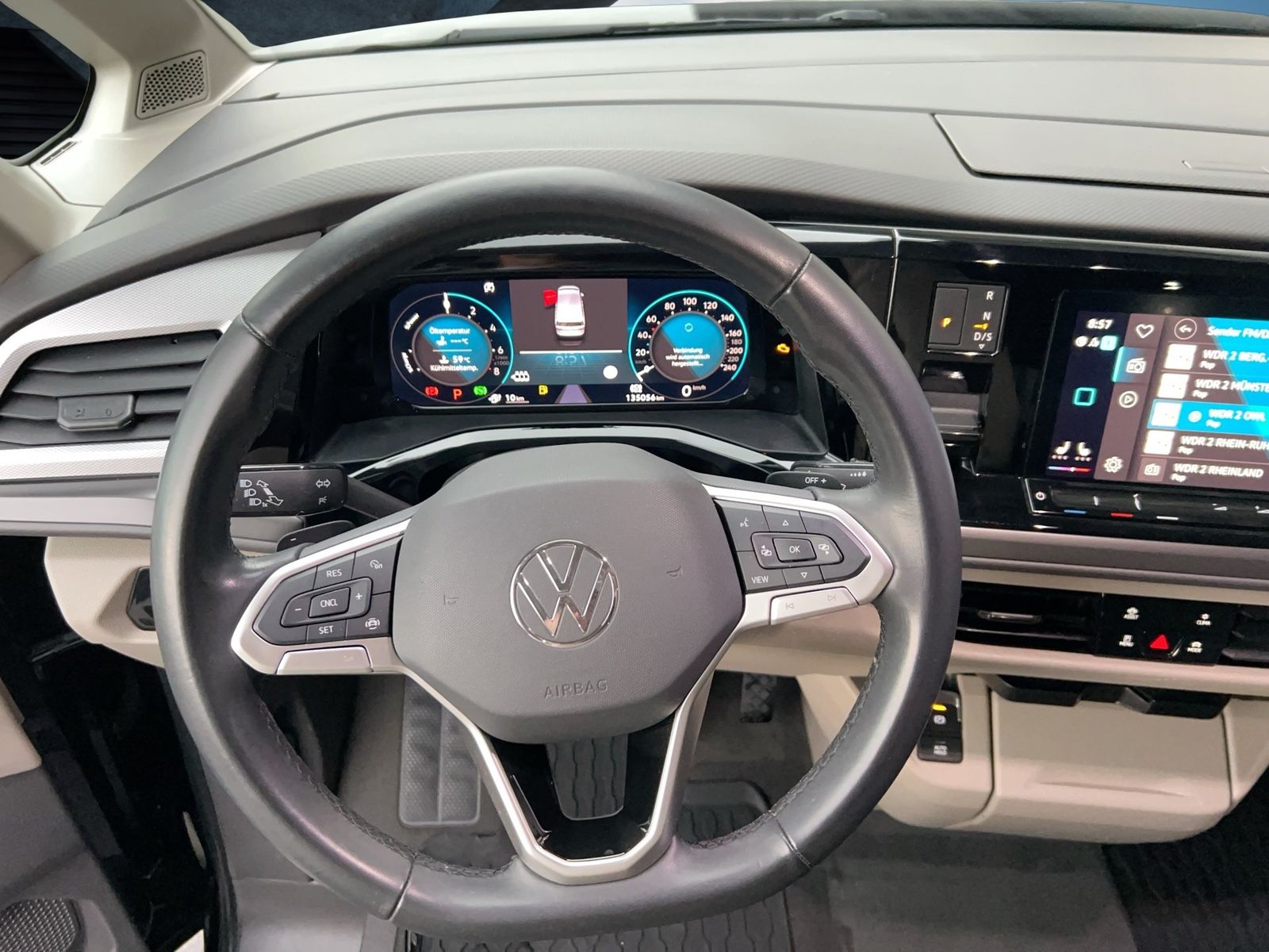 Fahrzeugabbildung Volkswagen Multivan 1.4 TSI Basis e CarPlay|AHK|LED|Navi|LM