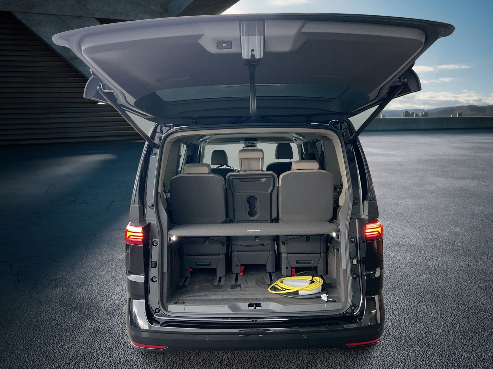 Fahrzeugabbildung Volkswagen Multivan 1.4 TSI Basis e CarPlay|AHK|LED|Navi|LM