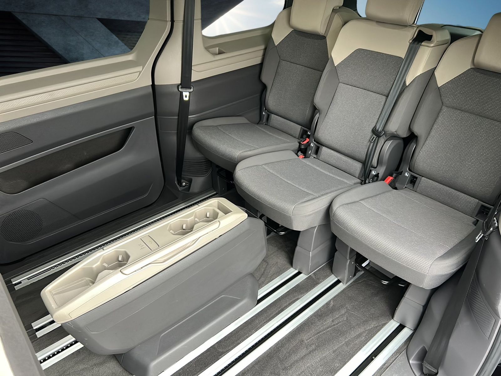 Fahrzeugabbildung Volkswagen Multivan 1.4 TSI Basis e CarPlay|AHK|LED|Navi|LM