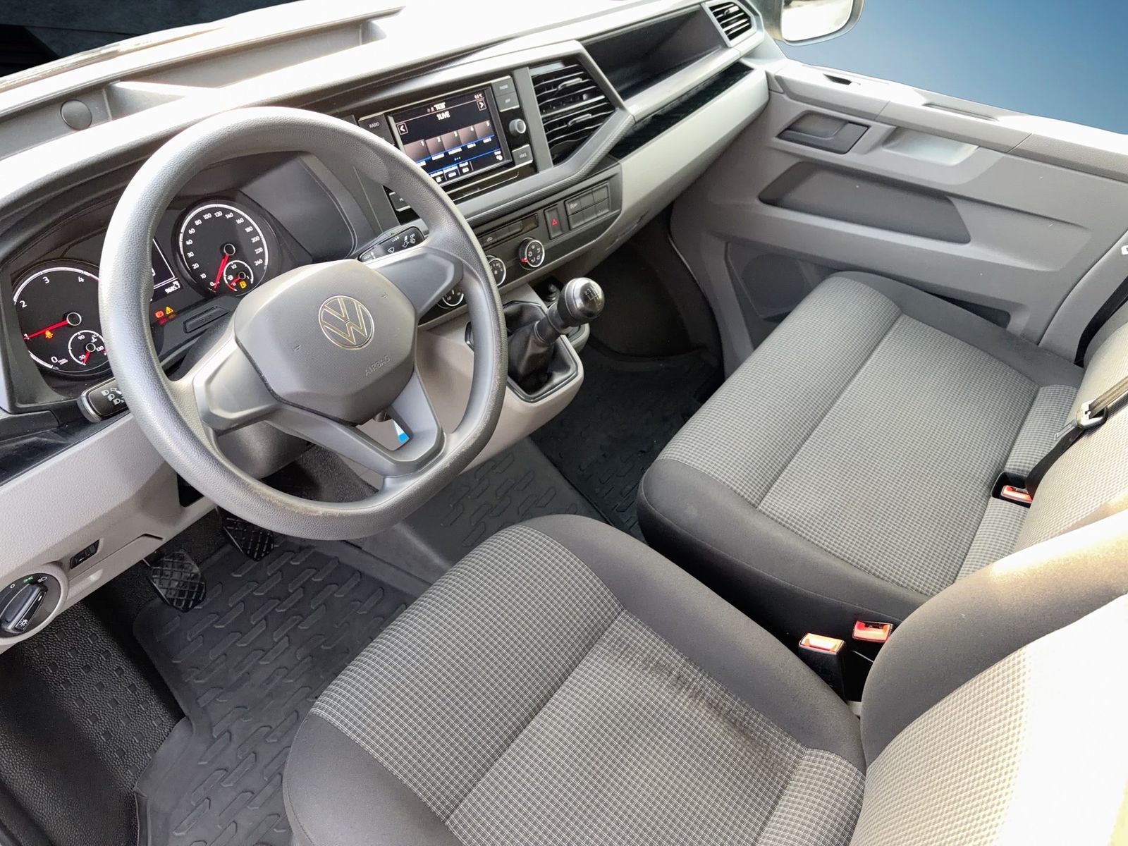 Fahrzeug autohaus mense Fahrzeugabbildung Volkswagen T6.1 Transporter 2.0 TDI Kasten FWD AHK|Kamera