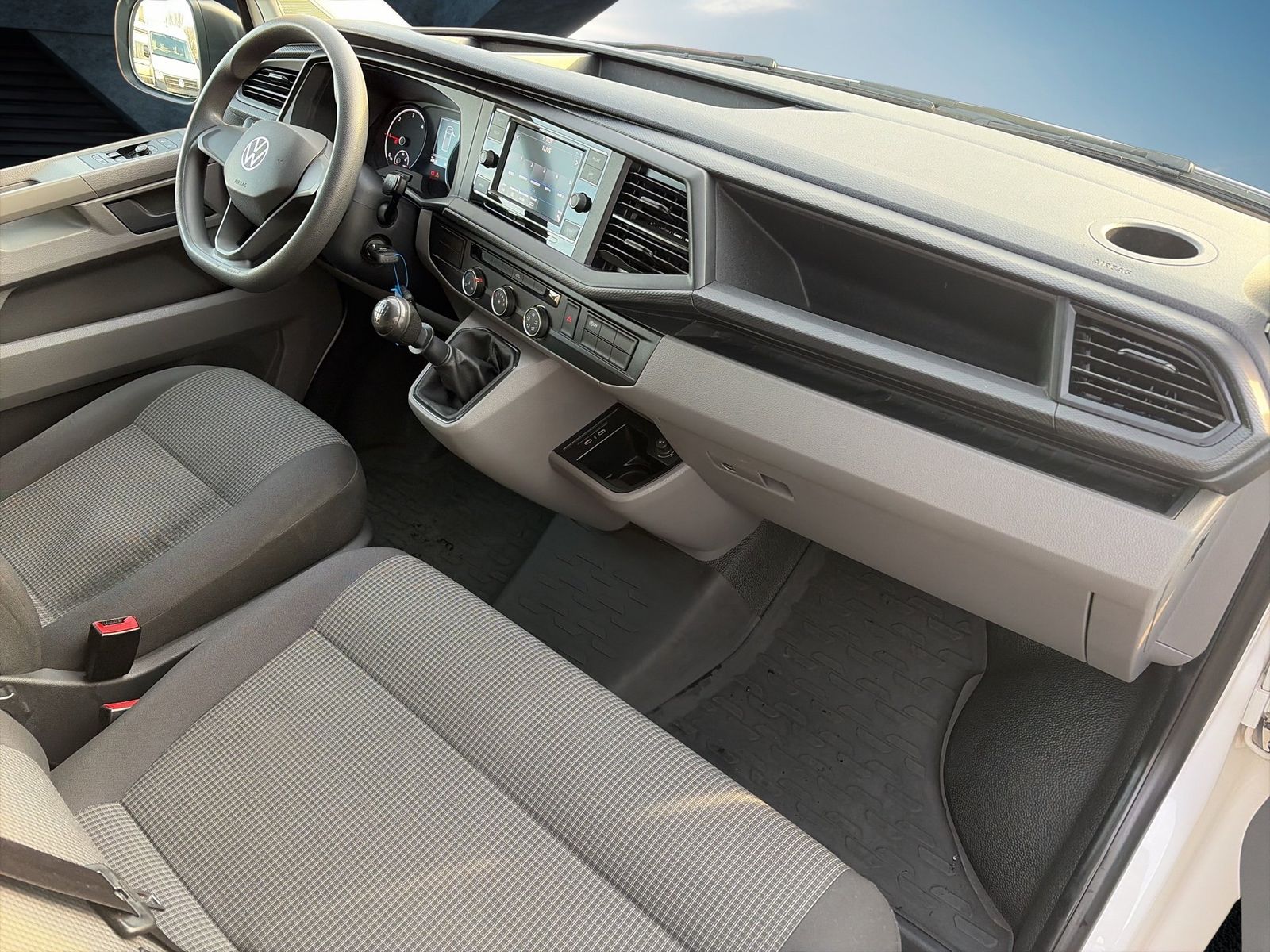 Fahrzeug autohaus mense Fahrzeugabbildung Volkswagen T6.1 Transporter 2.0 TDI Kasten FWD AHK|Kamera