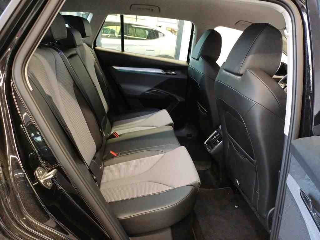 Fahrzeugabbildung SKODA Enyaq 50 Loft LED|VirtualCP|KlimaA|LaneAss|PDC