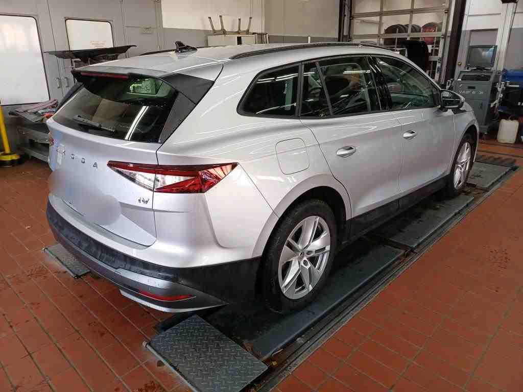 Fahrzeugabbildung SKODA Enyaq 50 Loft LED|VirtualCP|KlimaA|LaneAss|PDC