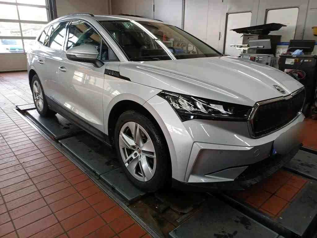 Fahrzeugabbildung SKODA Enyaq 50 Loft LED|VirtualCP|KlimaA|LaneAss|PDC