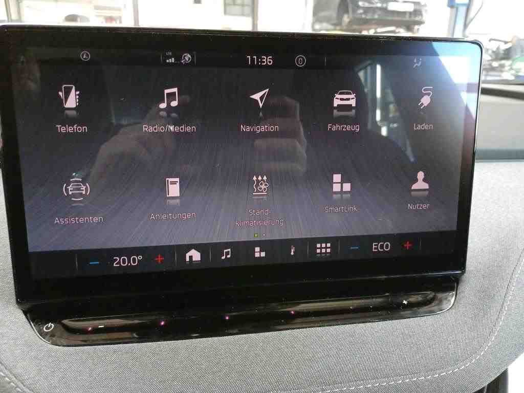 Fahrzeugabbildung SKODA Enyaq 50 Loft LED|VirtualCP|KlimaA|LaneAss|PDC