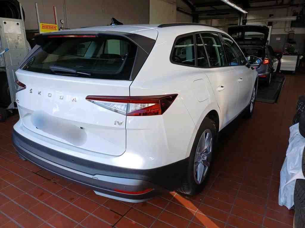 Fahrzeugabbildung SKODA Enyaq 50 Loft LED|VirtualCP|KlimaA|LaneAss|PDC