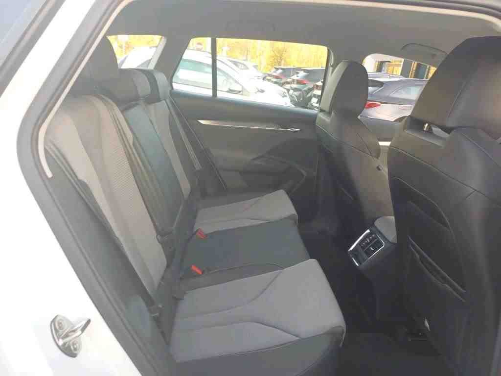 Fahrzeugabbildung SKODA Enyaq 50 Loft LED|VirtualCP|KlimaA|LaneAss|PDC