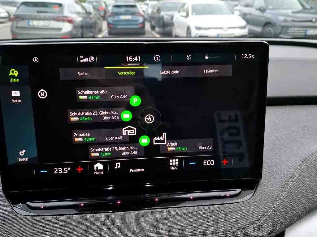 Fahrzeugabbildung SKODA Enyaq 50 Loft LED|VirtualCP|KlimaA|LaneAss|PDC