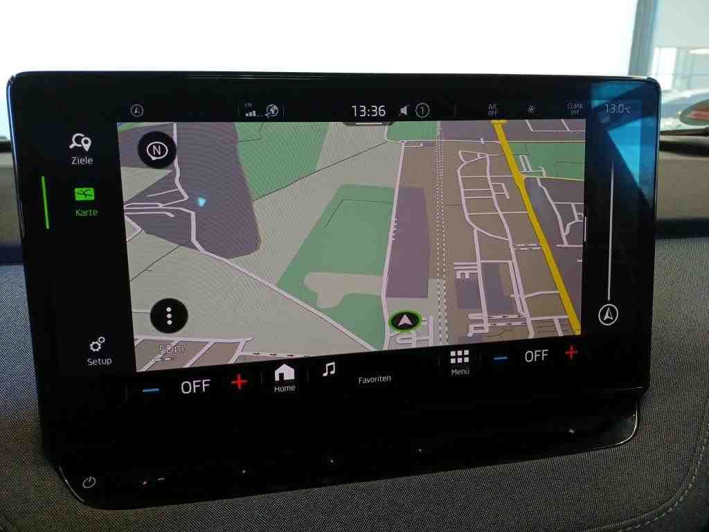 Fahrzeugabbildung SKODA Enyaq 50 Loft LED|VirtualCP|KlimaA|LaneAss|PDC