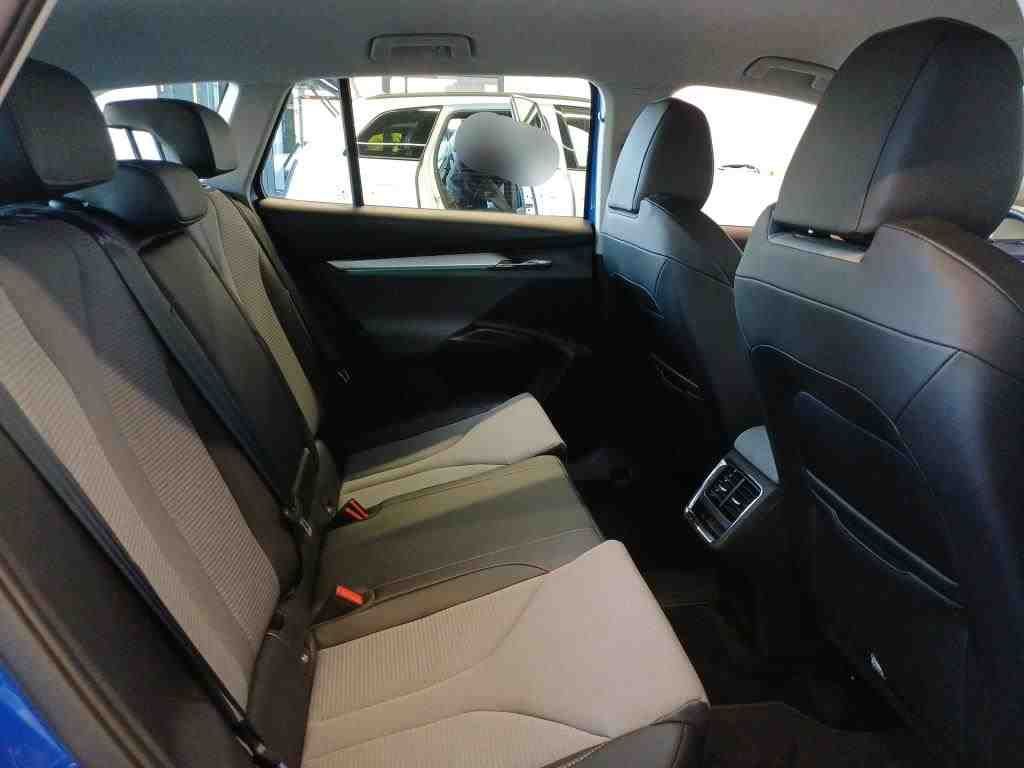 Fahrzeugabbildung SKODA Enyaq 50 Loft LED|VirtualCP|KlimaA|LaneAss|PDC