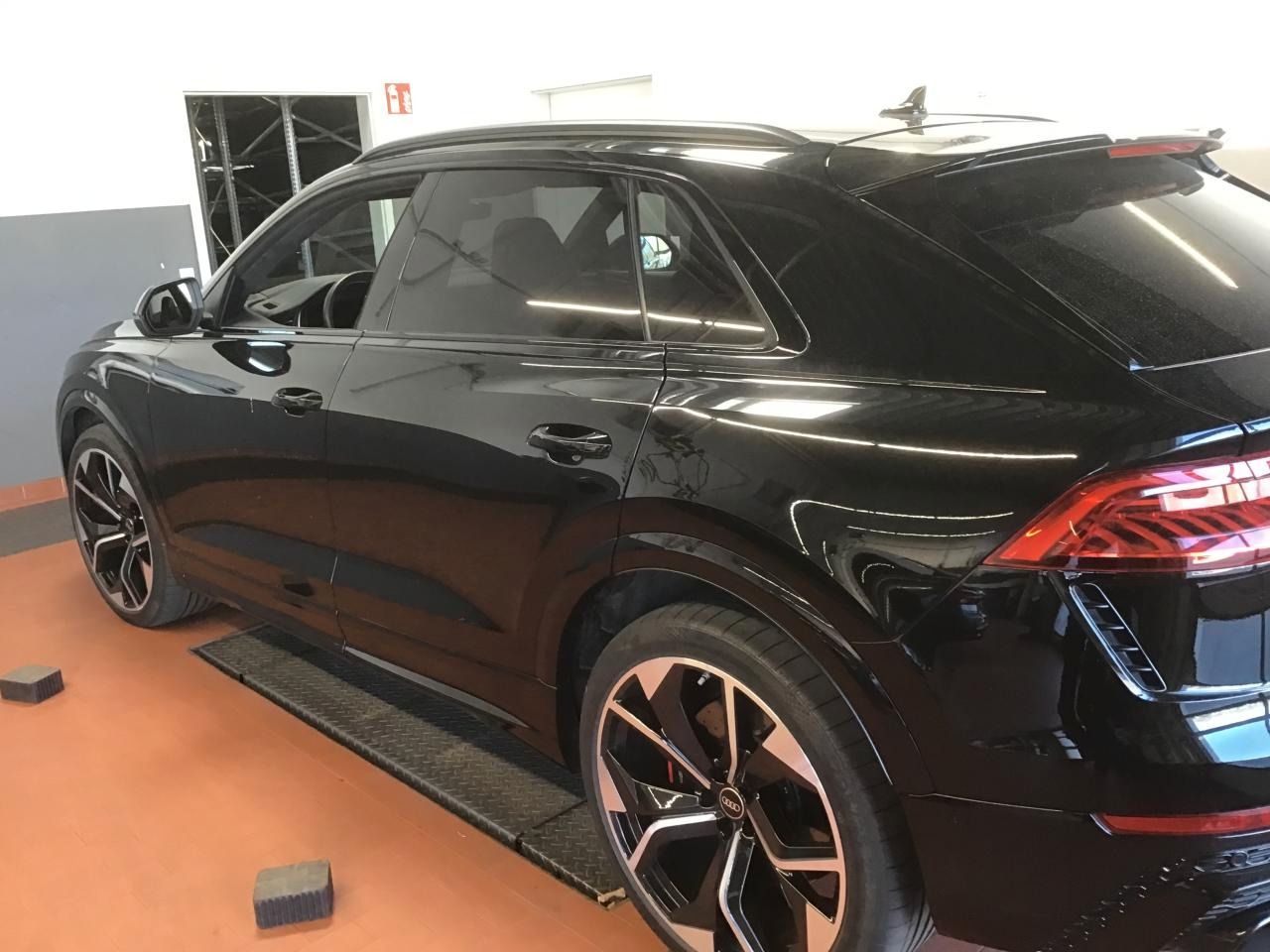 Fahrzeugabbildung Audi RS Q8 Matrix|CarPlay|AHK|HUD|Keramik|Luft|Pano