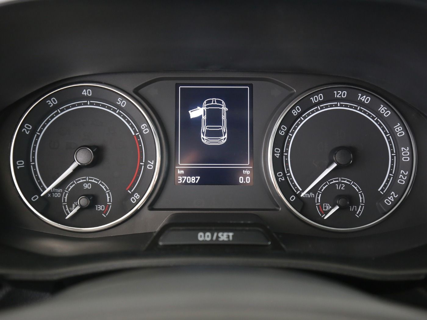 Fahrzeugabbildung SKODA Fabia 1.0 MPI Active LED|LaneAss|PDC|SHZG