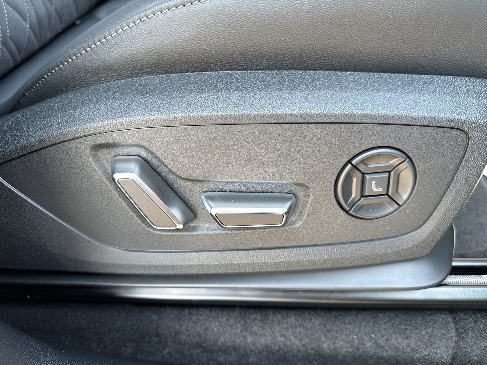 Fahrzeug autohaus mense Fahrzeugabbildung Audi Q6 e-tron Sportback quattro Matrix|B&O|CarPlay