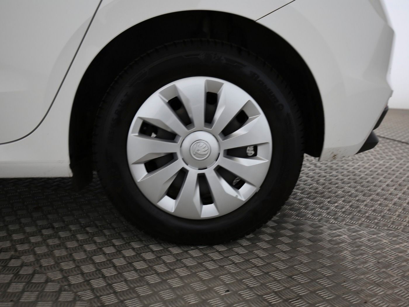 Fahrzeugabbildung SKODA Fabia 1.0 MPI Active LED|LaneAss|PDC|SHZG