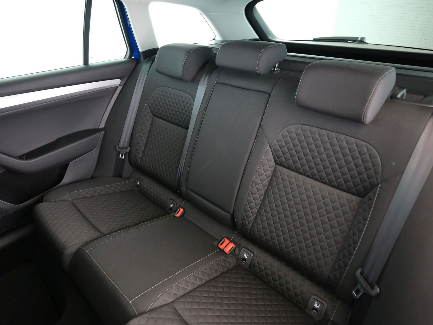 Fahrzeugabbildung SKODA Superb Combi 2.0 TDI Ambition Pano|SD|ACC|LED|LM