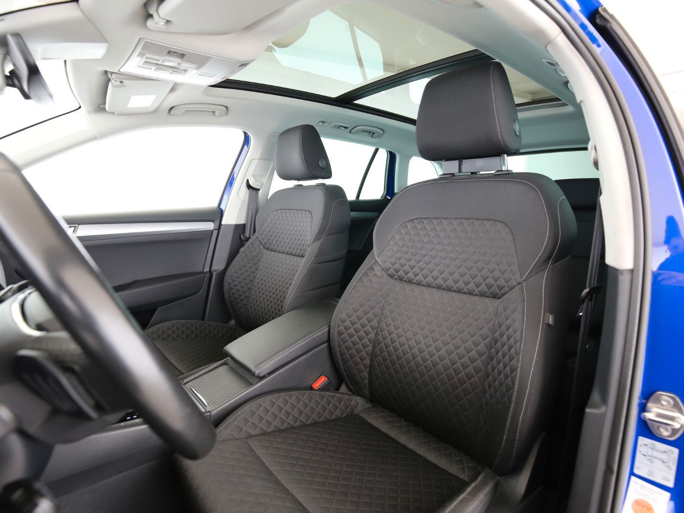 Fahrzeugabbildung SKODA Superb Combi 2.0 TDI Ambition Pano|SD|ACC|LED|LM