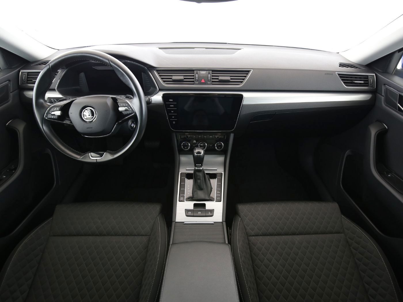 Fahrzeugabbildung SKODA Superb Combi 2.0 TDI Ambition Pano|SD|ACC|LED|LM