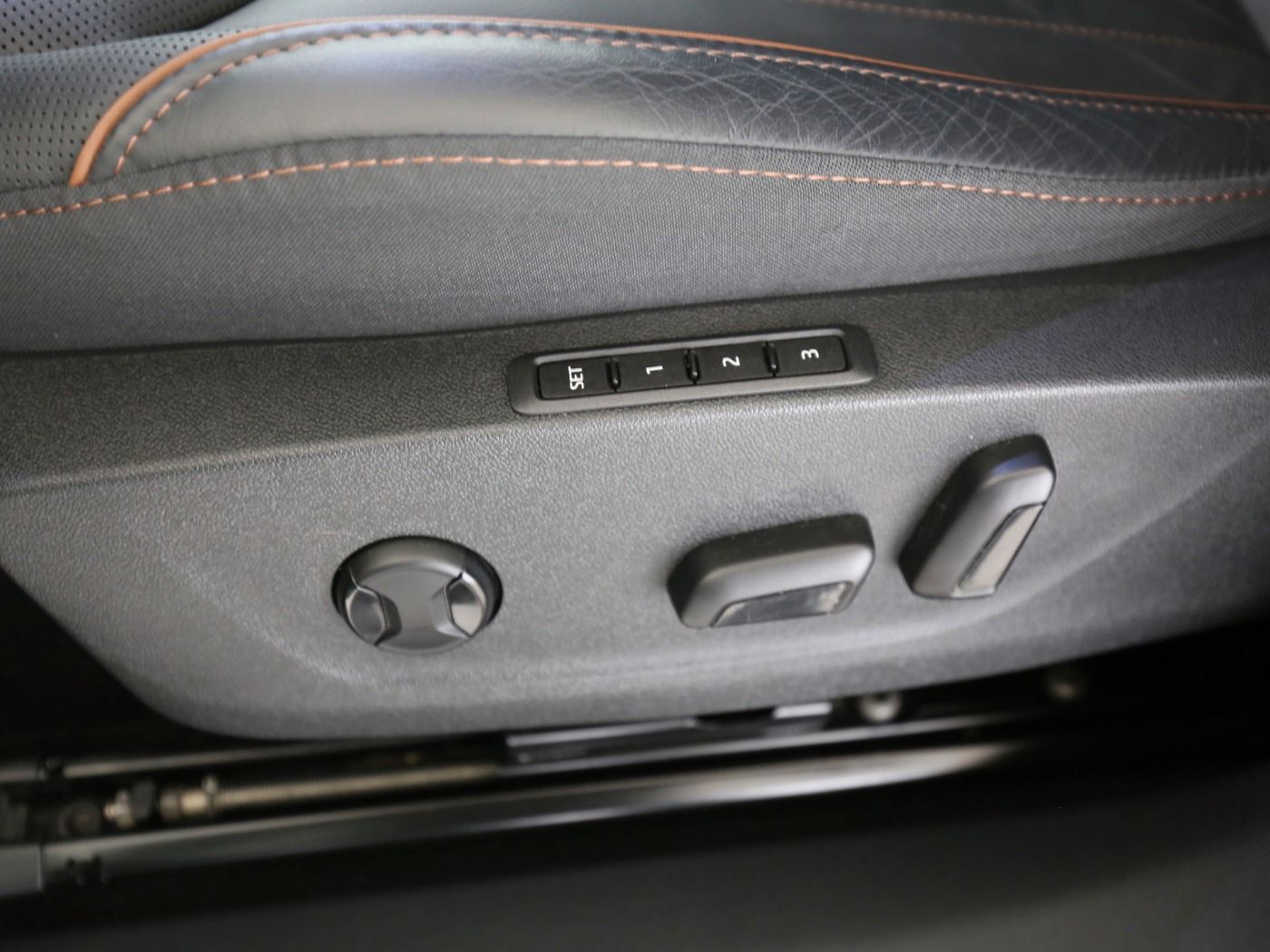 Fahrzeugabbildung SKODA Enyaq 80 Suite AHK|4xSHZG|ACC|LED|Navi|VirtualCP