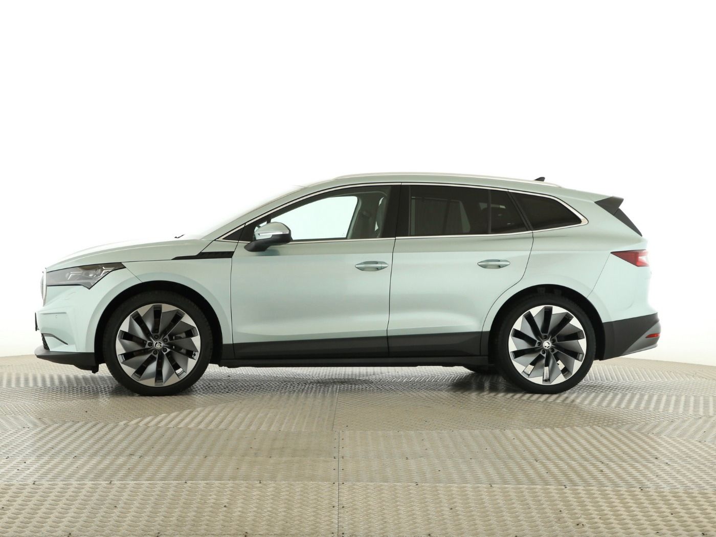 Fahrzeugabbildung SKODA Enyaq 80 Suite AHK|4xSHZG|ACC|LED|Navi|VirtualCP