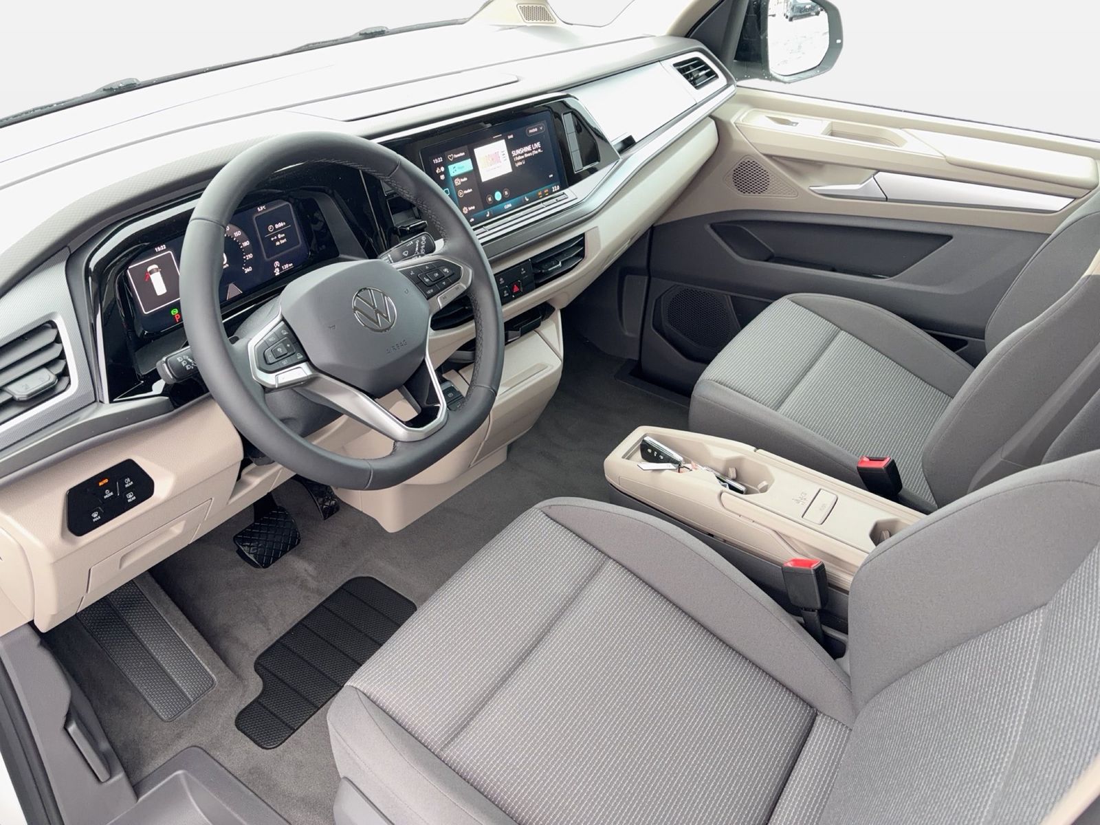 Fahrzeugabbildung Volkswagen Multivan 2.0 TDI CarPlay|AHK|Standhzg|ACC|LED